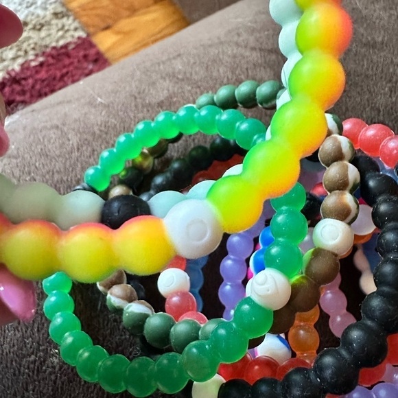 Lokai Bracelets- Lot of 16 Bracelets - Picture 4 of 11